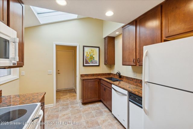 1106 S Ridge Road, Lansing, MI 48917