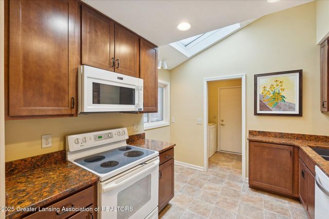 1106 S Ridge Road, Lansing, MI 48917