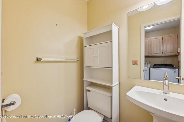 1106 S Ridge Road, Lansing, MI 48917