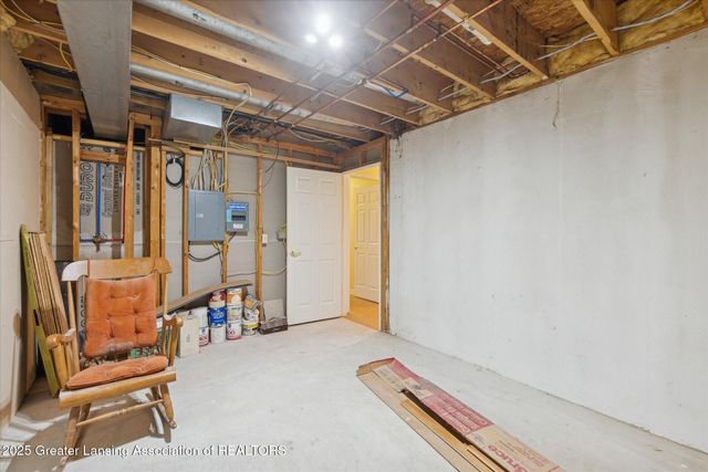 1106 S Ridge Road, Lansing, MI 48917