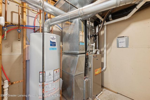 1106 S Ridge Road, Lansing, MI 48917