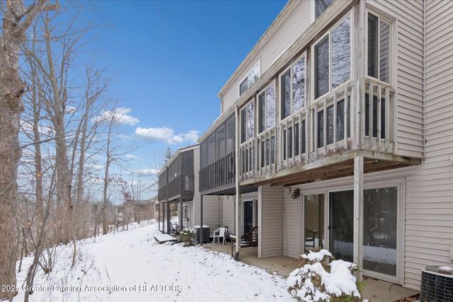 1106 S Ridge Road, Lansing, MI 48917