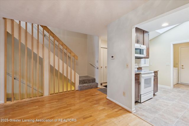 1106 S Ridge Road, Lansing, MI 48917