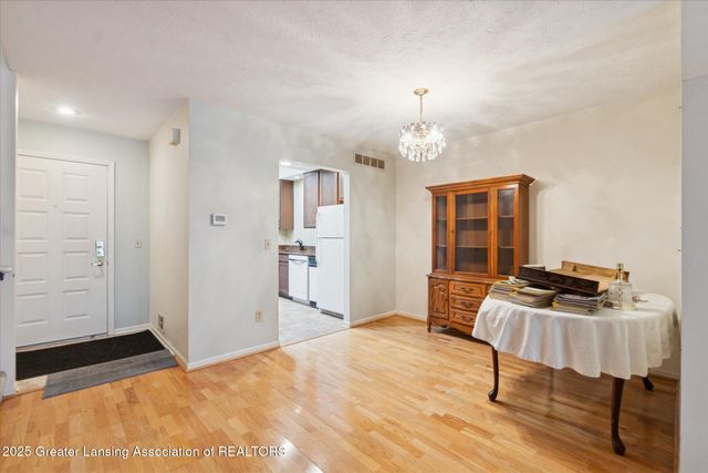 1106 S Ridge Road, Lansing, MI 48917