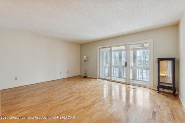 1106 S Ridge Road, Lansing, MI 48917