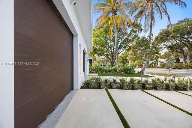 608 SW 16th Ct, Fort Lauderdale, FL 33315