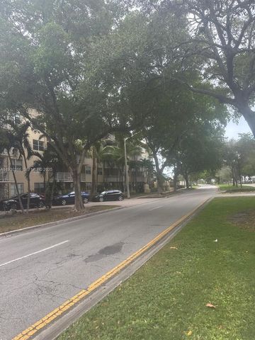 1805 Sans Souci Blvd 233, North Miami, FL 33181