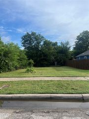 1217 E Tucker Street, Fort Worth, TX 76104