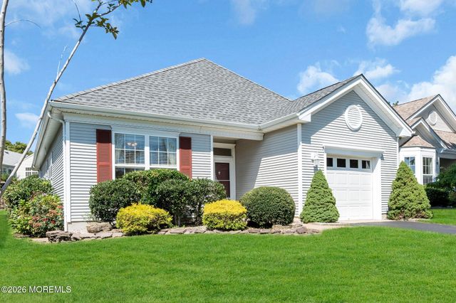 46 Goldensprings Drive, Lakewood, NJ 08701
