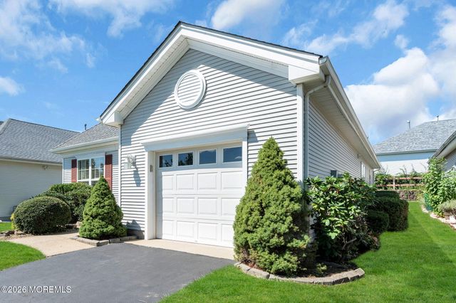 46 Goldensprings Drive, Lakewood, NJ 08701
