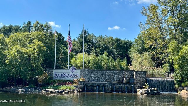 46 Goldensprings Drive, Lakewood, NJ 08701