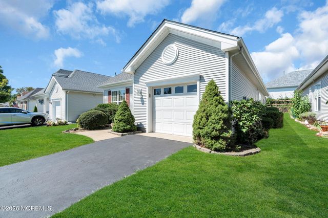 46 Goldensprings Drive, Lakewood, NJ 08701