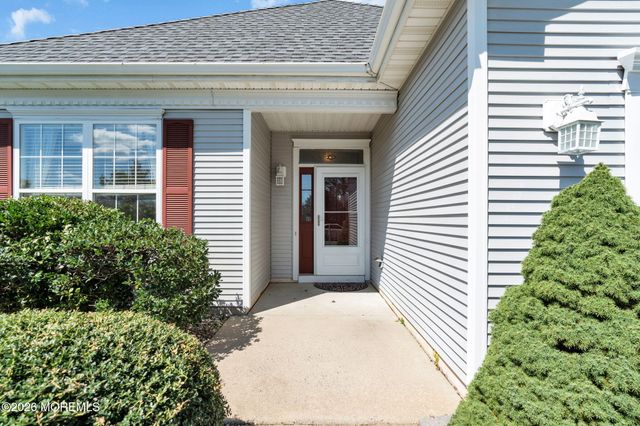 46 Goldensprings Drive, Lakewood, NJ 08701