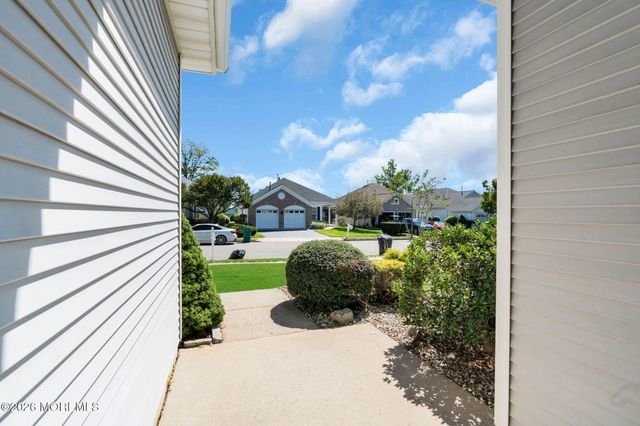 46 Goldensprings Drive, Lakewood, NJ 08701