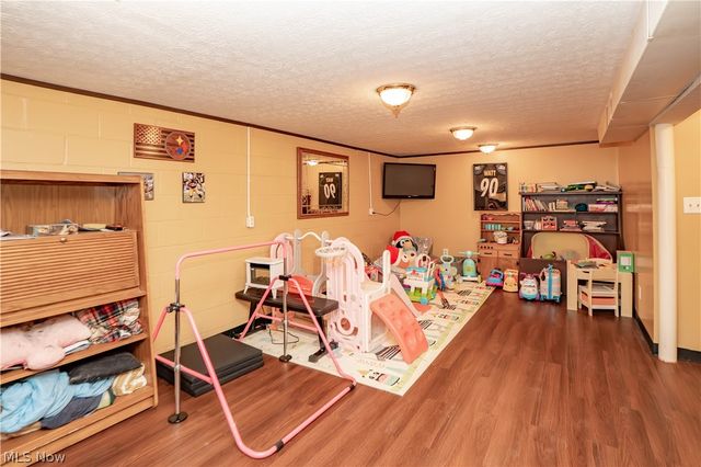 1761 Shaw Avenue, Akron, OH 44305