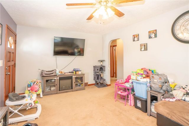 1761 Shaw Avenue, Akron, OH 44305