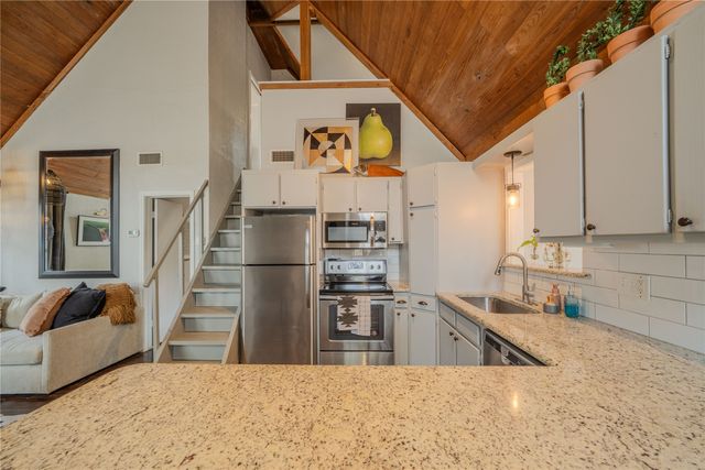 105 E Barker Creek, Scroggins, TX 75480