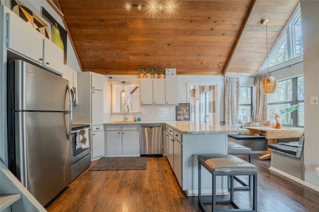 105 E Barker Creek, Scroggins, TX 75480