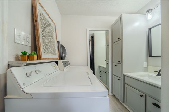 105 E Barker Creek, Scroggins, TX 75480