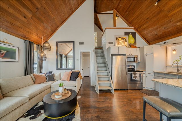 105 E Barker Creek, Scroggins, TX 75480