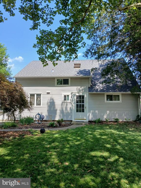 29 CRABTREE DR, Levittown, PA 19055