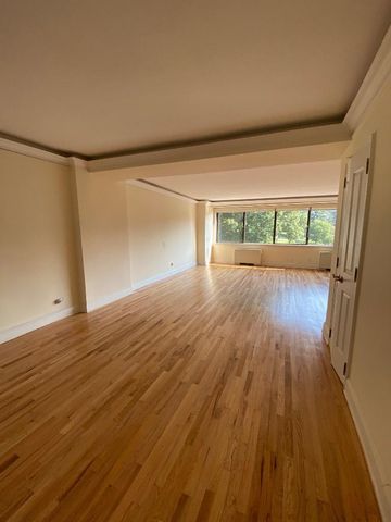 116 Central Park S Apt 5D, New York City, NY 10019