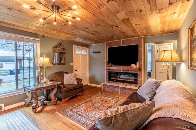 14 Bridlewood Drive, Lockport City, NY 14094