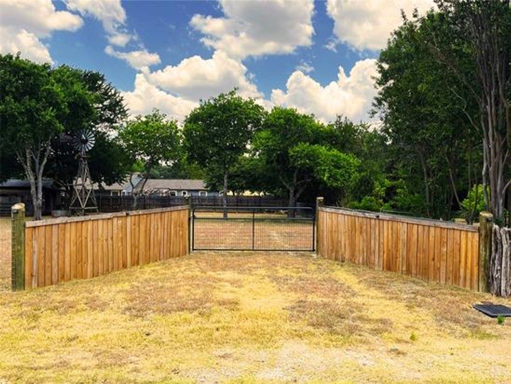814 Christopher Ave, Round Rock, TX 78681