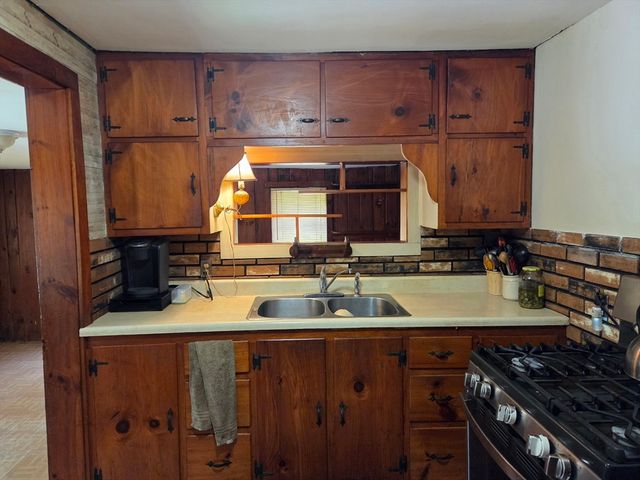 276 Pine St, Leicester, MA 01524