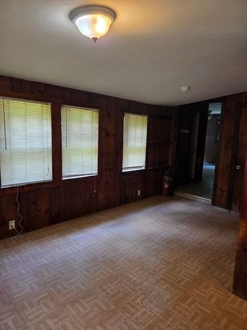 276 Pine St, Leicester, MA 01524