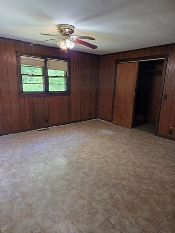276 Pine St, Leicester, MA 01524
