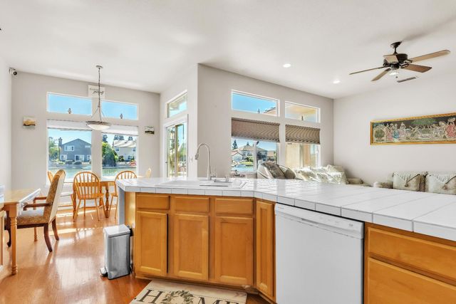 3251 Port Pacific Ln, Elk Grove, CA 95758