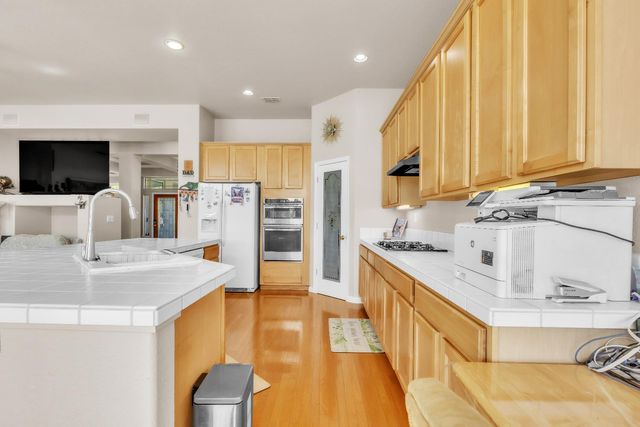 3251 Port Pacific Ln, Elk Grove, CA 95758