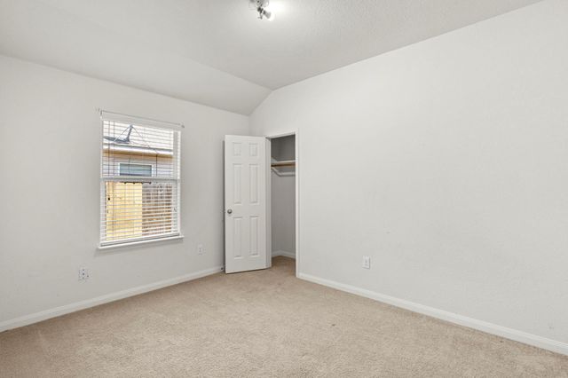 112 Major Lee LN, Jarrell, TX 76537