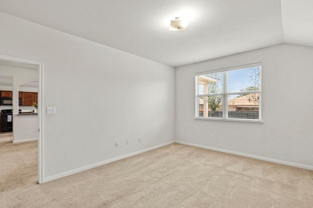 112 Major Lee LN, Jarrell, TX 76537