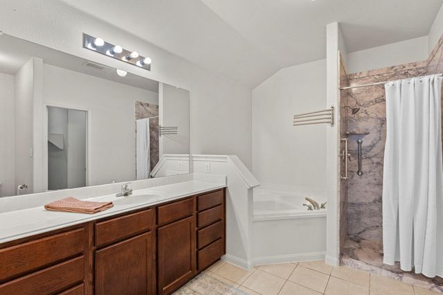 112 Major Lee LN, Jarrell, TX 76537