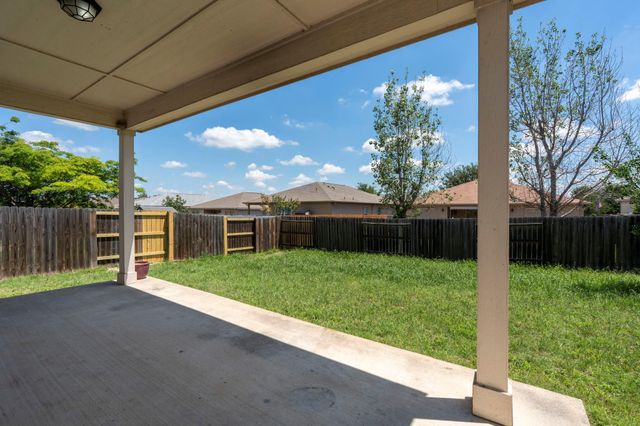 112 Major Lee LN, Jarrell, TX 76537