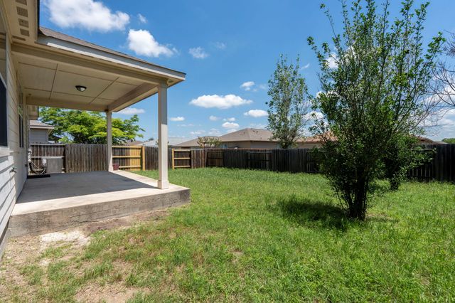 112 Major Lee LN, Jarrell, TX 76537