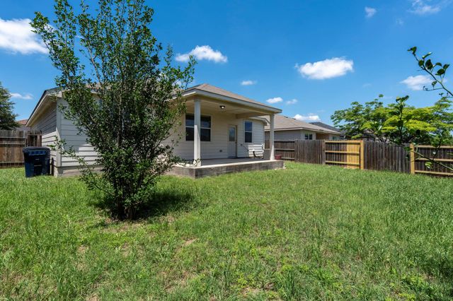 112 Major Lee LN, Jarrell, TX 76537