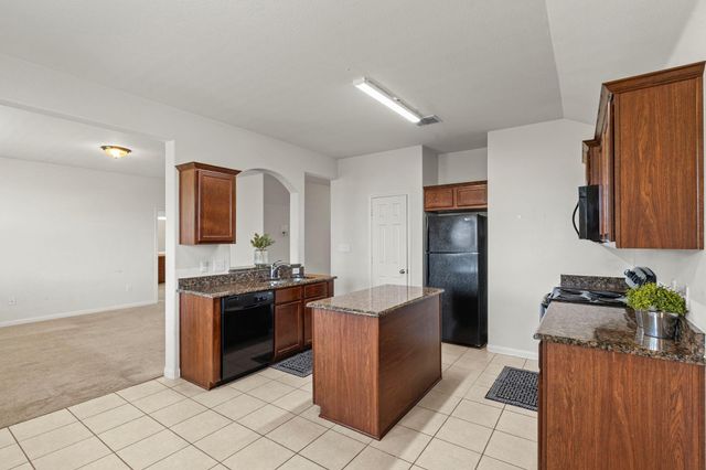 112 Major Lee LN, Jarrell, TX 76537