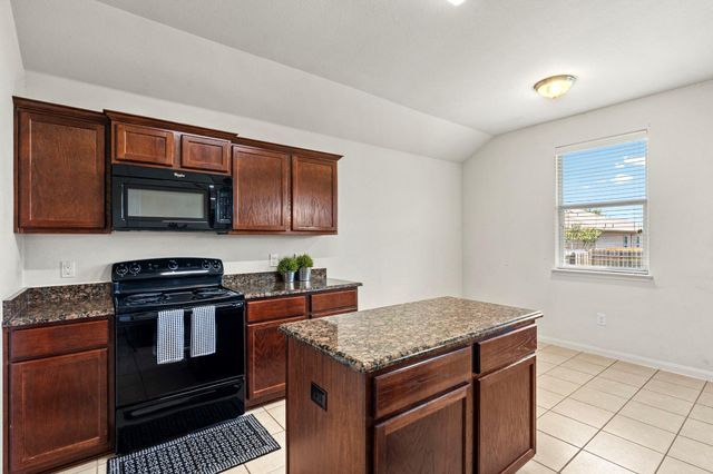 112 Major Lee LN, Jarrell, TX 76537
