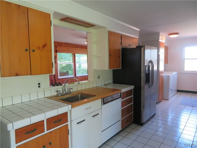 22 Forest Road, New Hartford, NY 13413