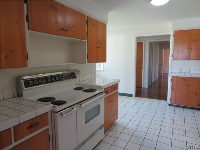 22 Forest Road, New Hartford, NY 13413