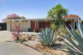 5288 Crown Ct, Castro Valley, CA 94552