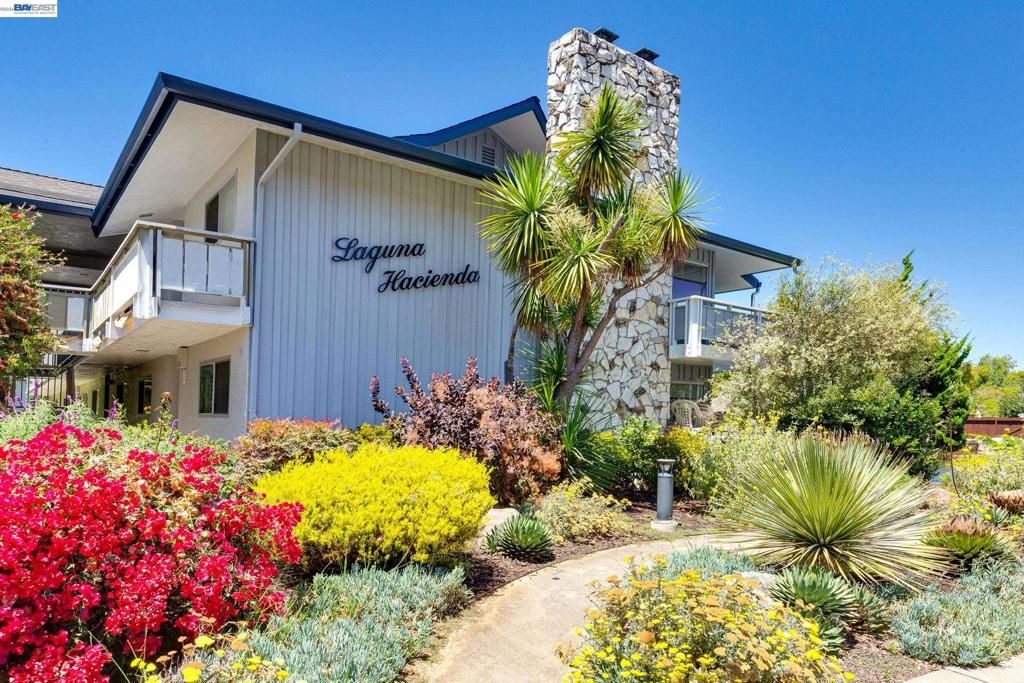 Image 1 of property listing at 339 Broadway 307, Alameda, CA 94501