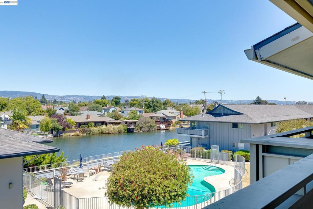 Image 13 of property listing at 339 Broadway 307, Alameda, CA 94501