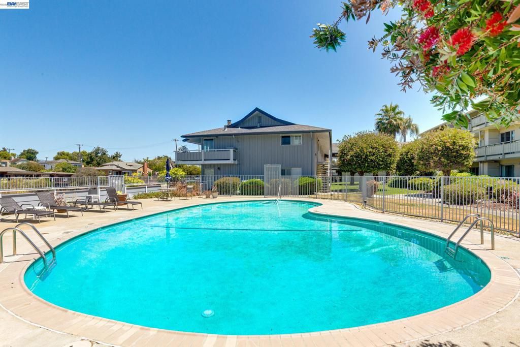Image 14 of property listing at 339 Broadway 307, Alameda, CA 94501