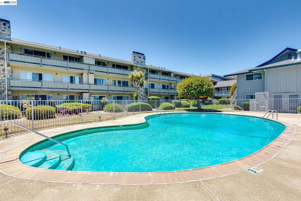 Image 16 of property listing at 339 Broadway 307, Alameda, CA 94501