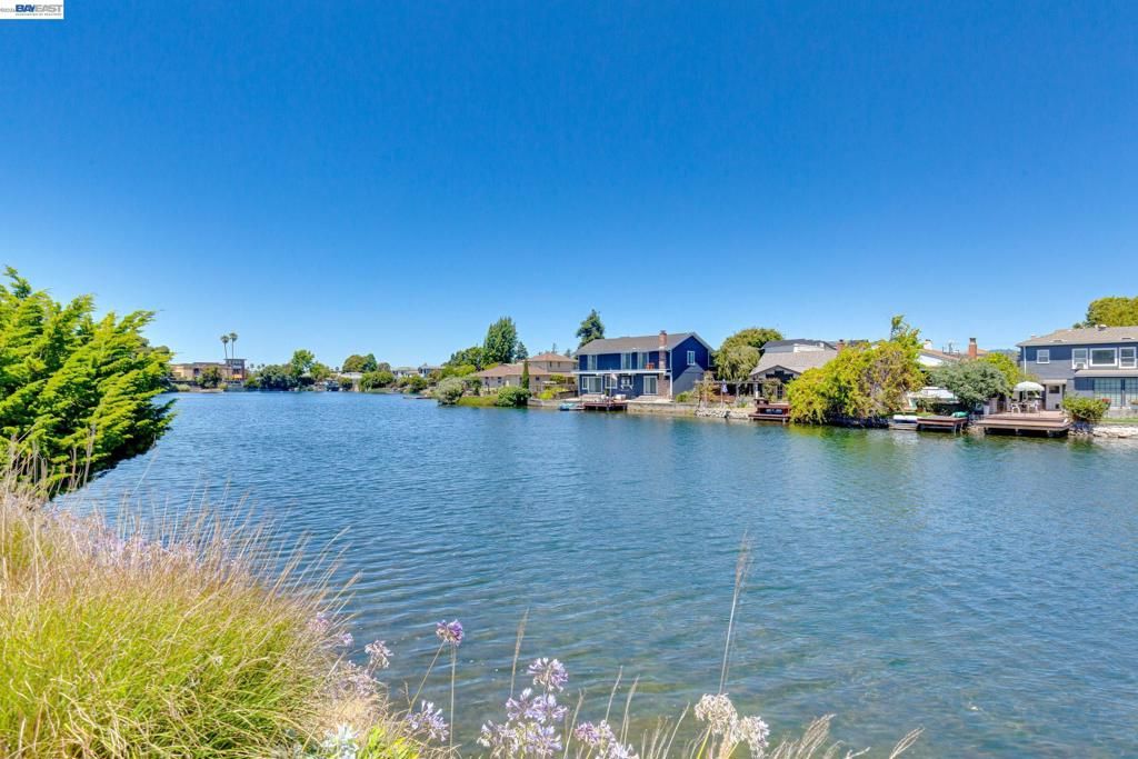 Image 17 of property listing at 339 Broadway 307, Alameda, CA 94501