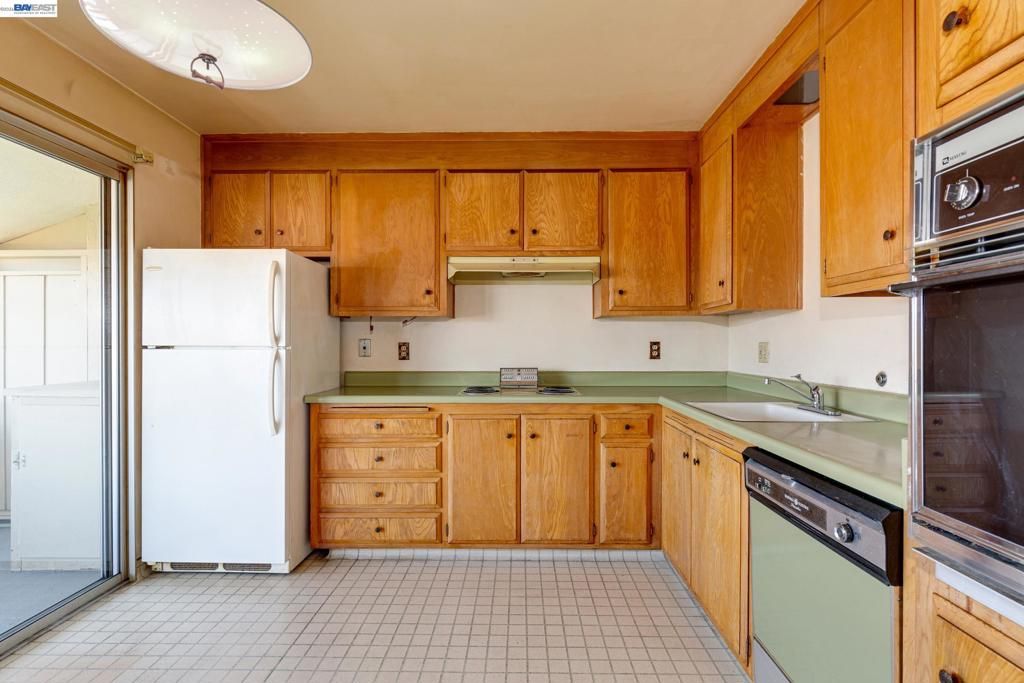 Image 3 of property listing at 339 Broadway 307, Alameda, CA 94501
